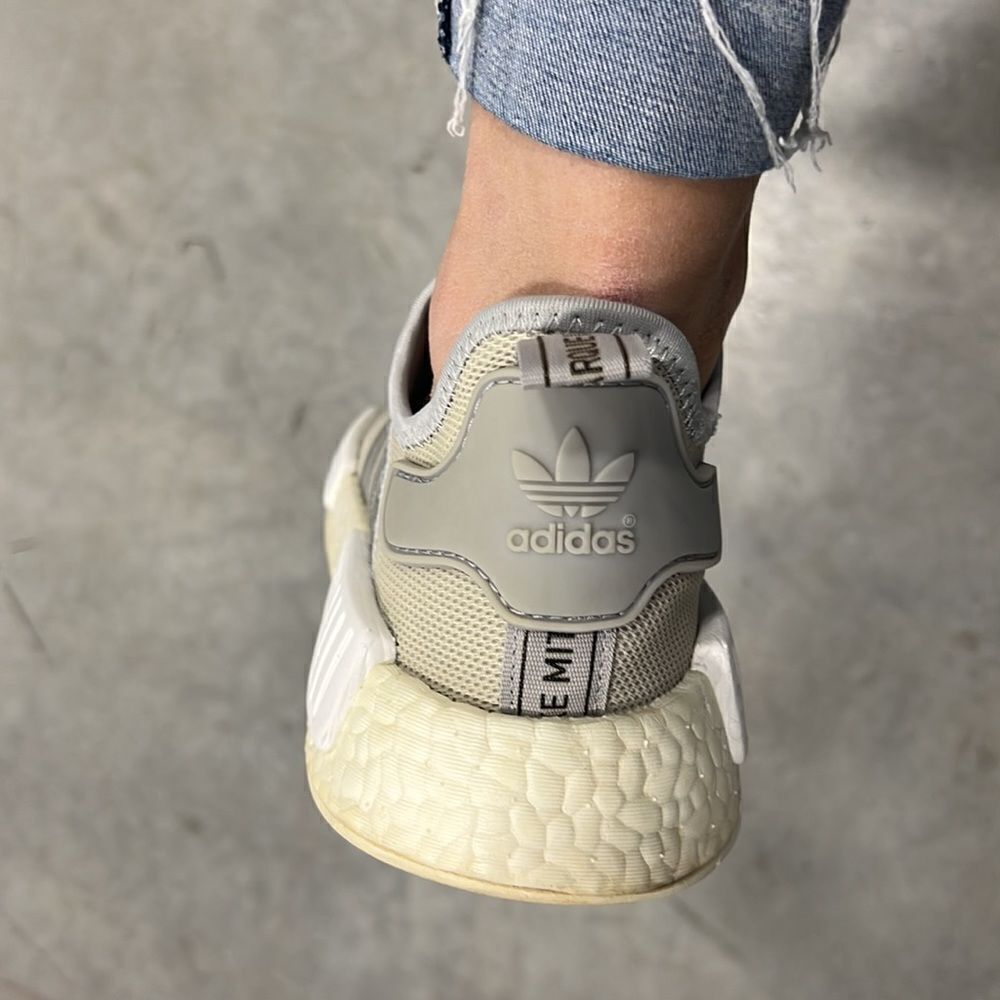 ‎ADIDAS NMD R1 in Chalk Grey - Picture 6 of 8